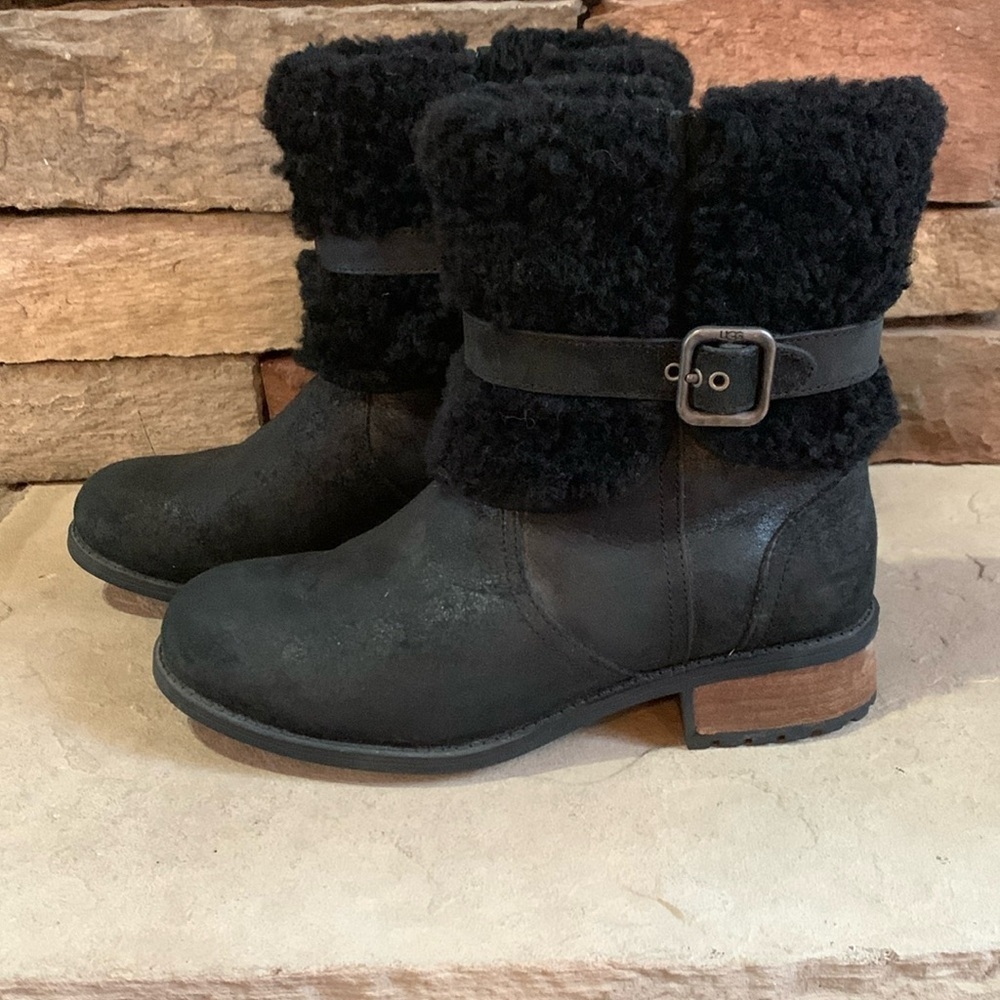 UGG sz 7 black leather and wool boots with buckle